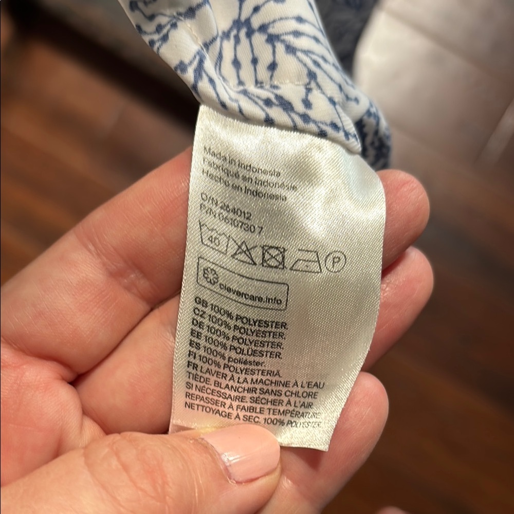 H&M Blue and White Blouse Elegant Top - Picture 6 of 6